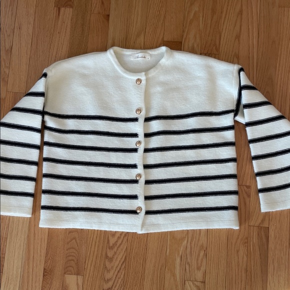 Alicedudu Sweaters - NWOT Alicedudu cardigan